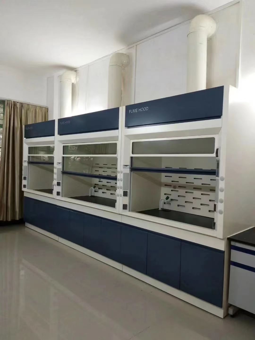 Laboratory Fume Hood - Image 4